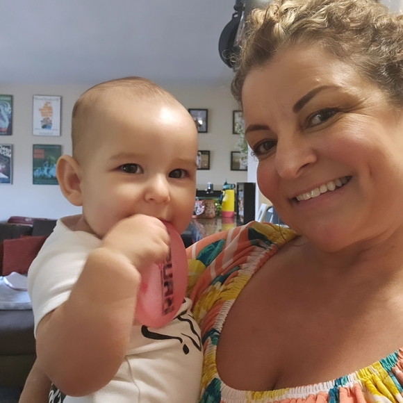 Meet your Posher, Nichole - Picture 3 of 8